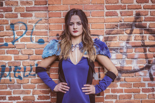 Capa corta de pelo en tonos azules