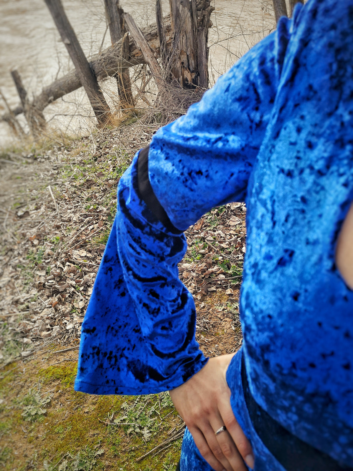 Vestido terciopelo azul manga larga