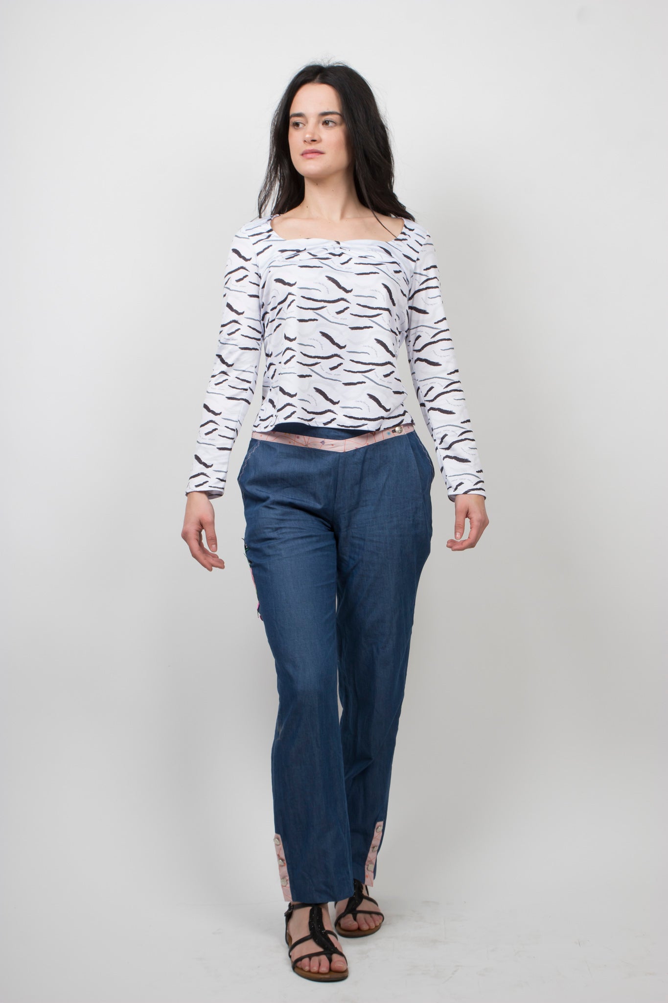 Camiseta de manga larga ajustada con elegante escote corazón