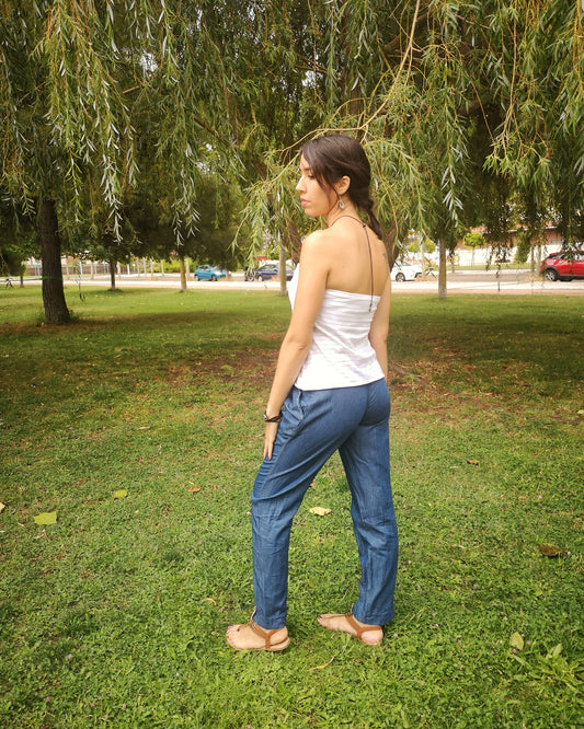 Pantalon denim con detalles estampados