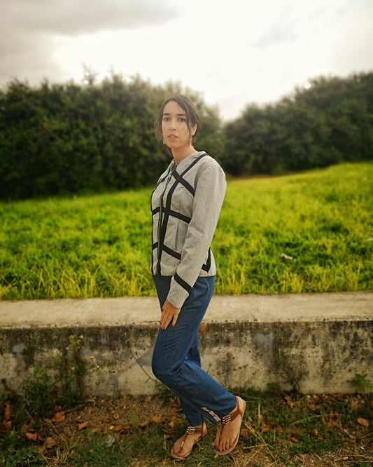 Cazadora vaquera con detalles en negro, cazadora vaquera azul, cazadora vaquera con cierre de cremallera