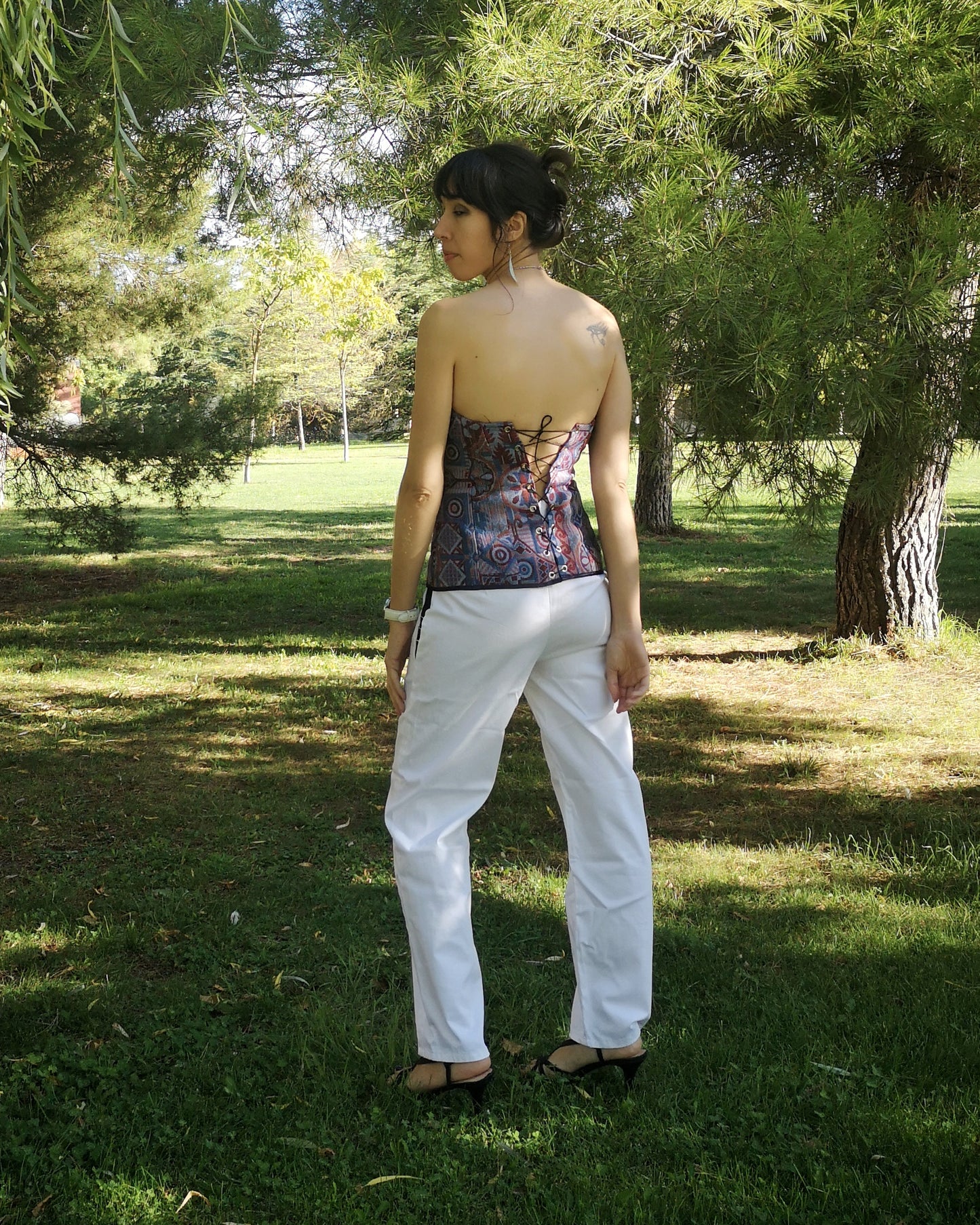 Corset estampado con escote corazón, corset sin tirantes, top palabra de honor estampado, top escote corazón