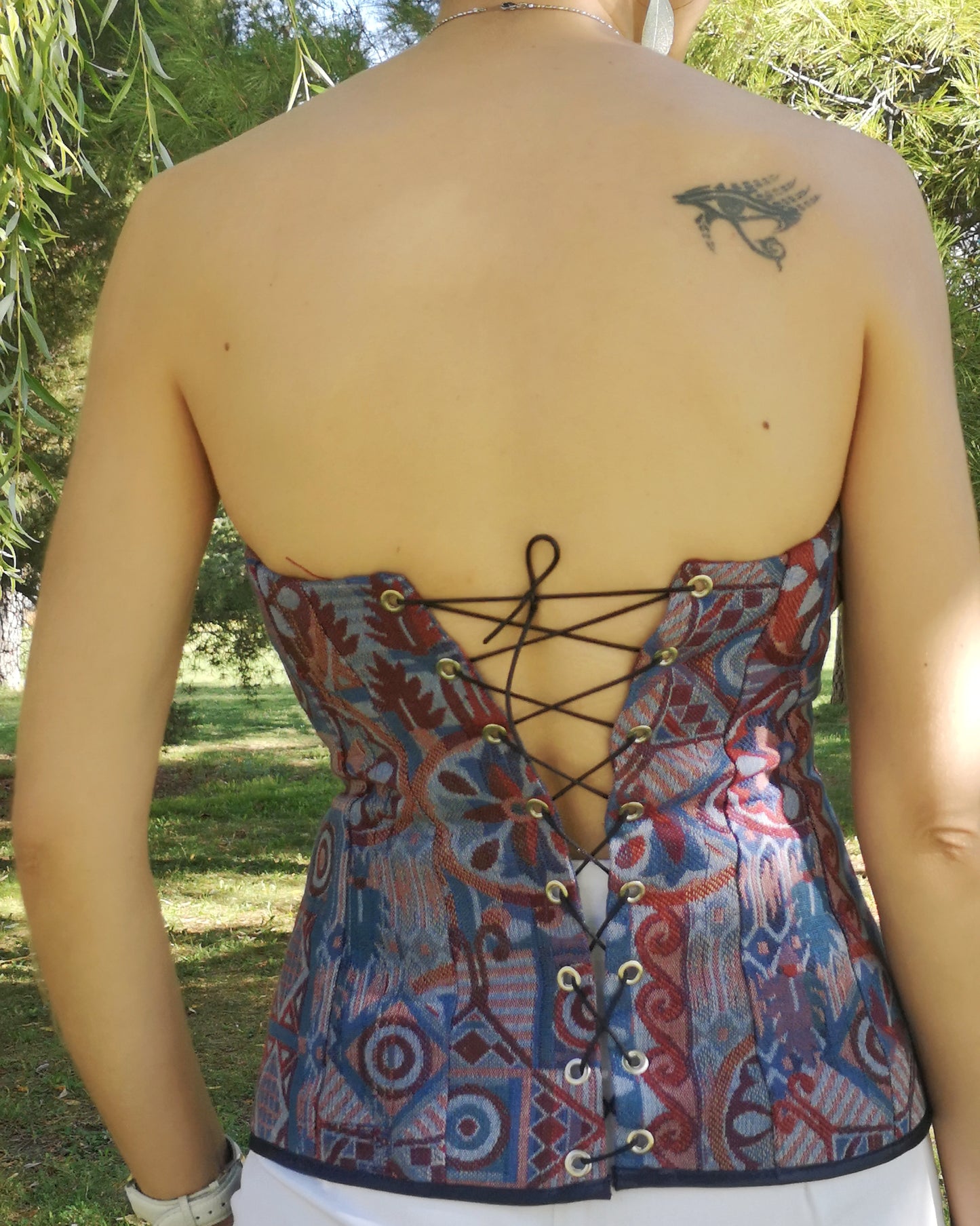 Corset estampado con escote corazón, corset sin tirantes, top palabra de honor estampado, top escote corazón