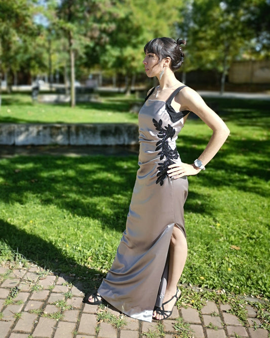Vestido largo de satén gris, vestido largo con abertura a un lado, vestido largo de fiesta, vestido largo de tirantes