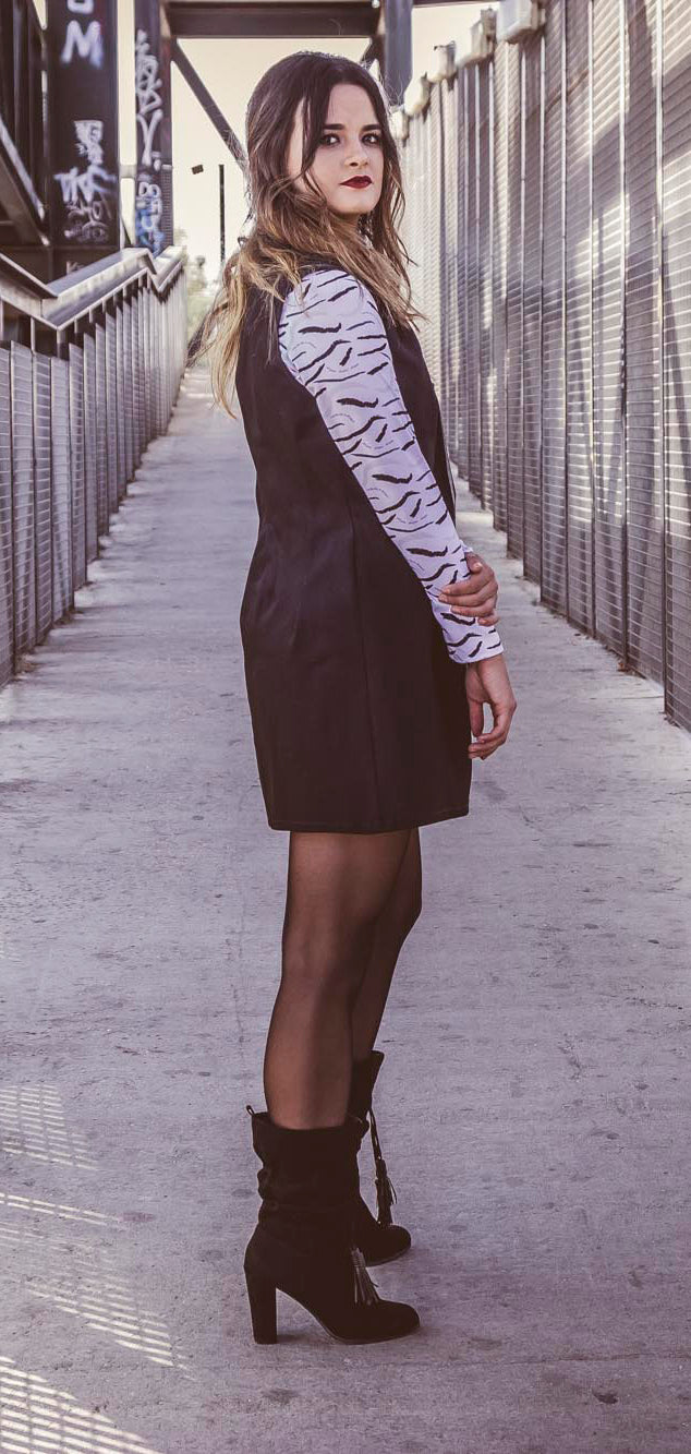 Vestido vaquero con escote en uve, pichy de denim negro