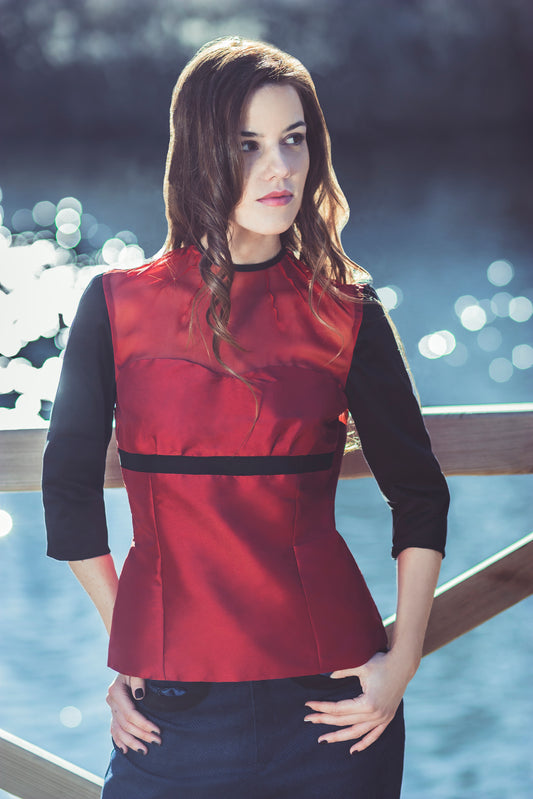 Blusa roja y negra de tafetán