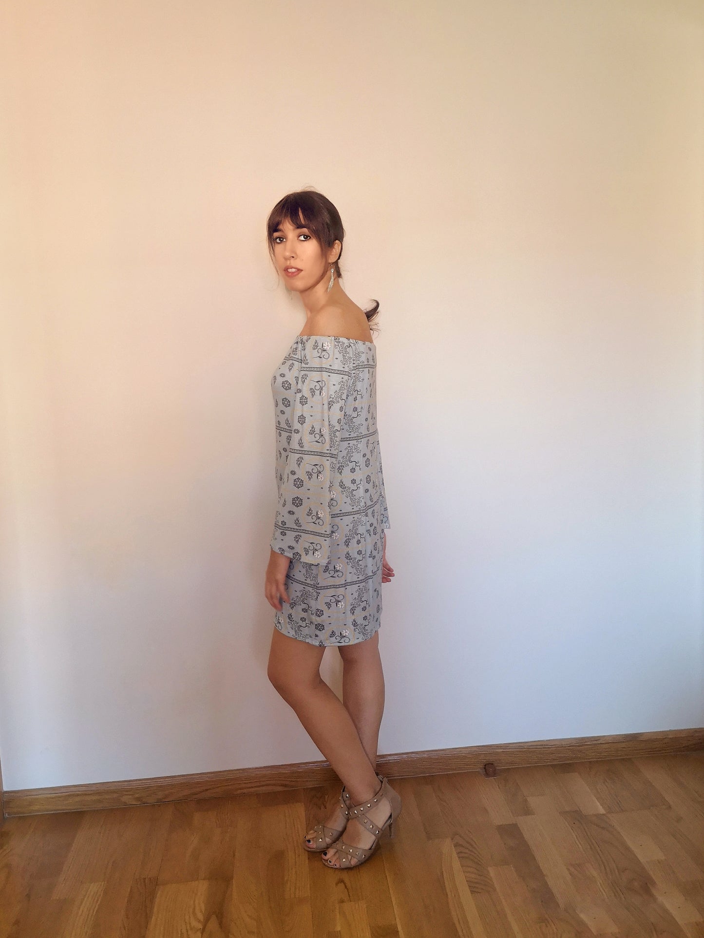 Vestido estampado azul con manga campana