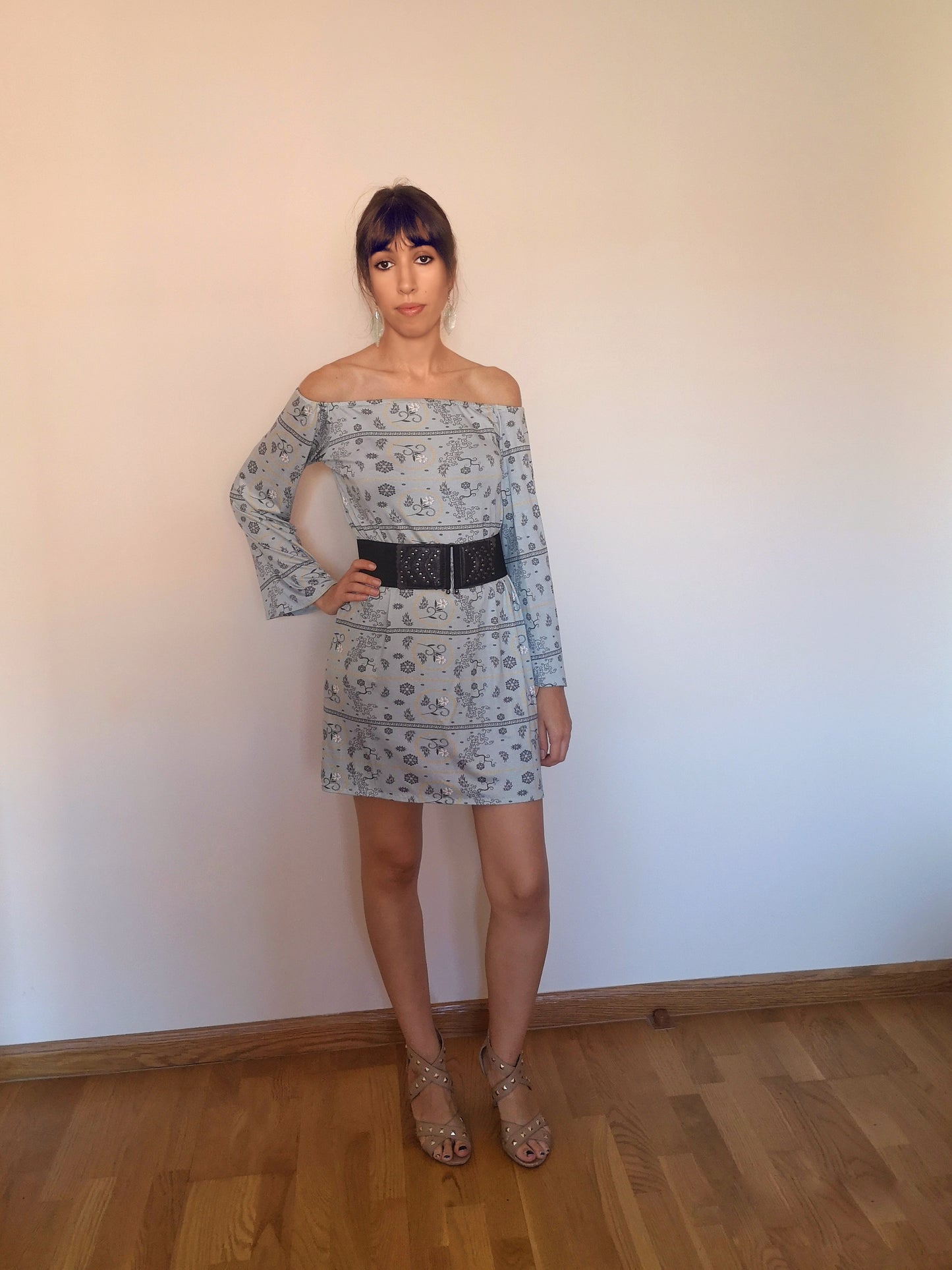 Vestido estampado azul con manga campana