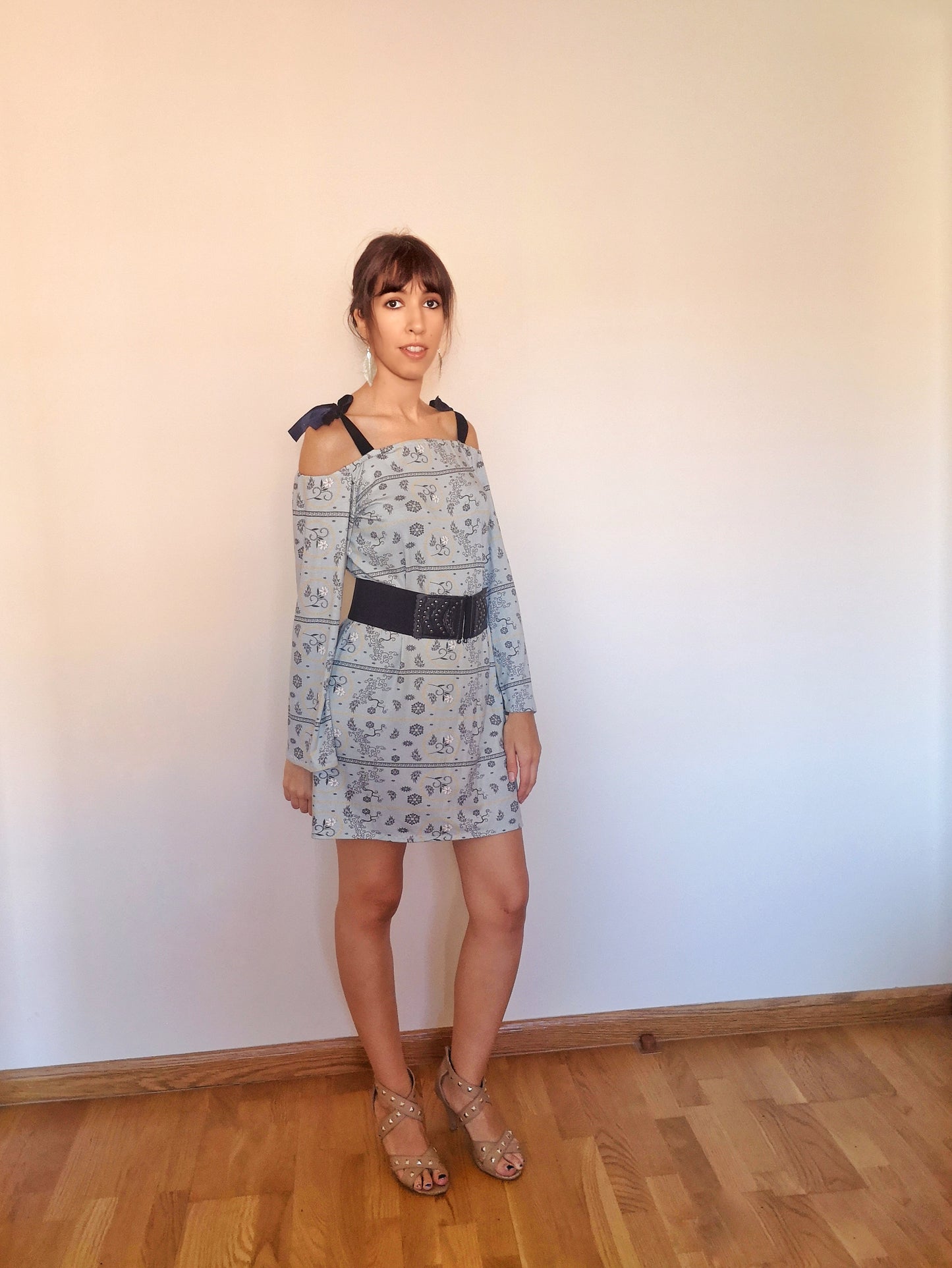 Vestido estampado azul con manga campana