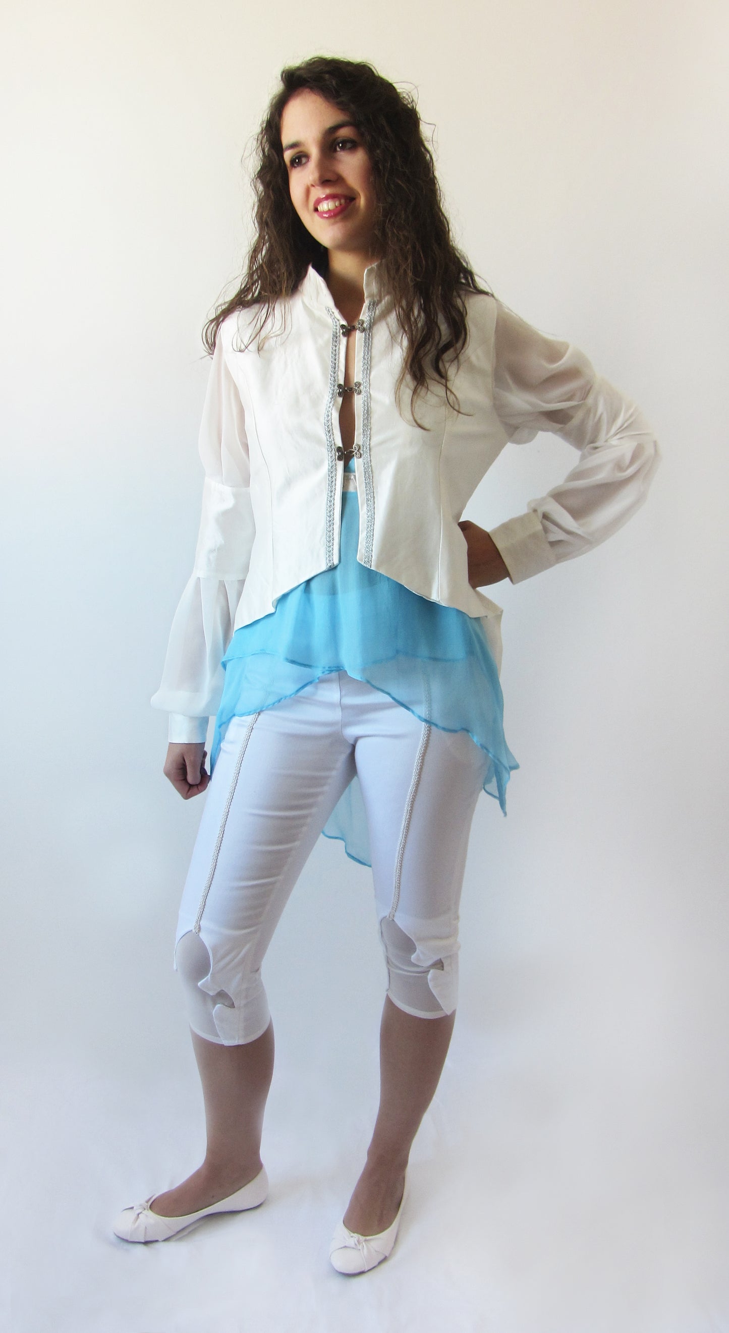 Chaqueta blanca de seda salvaje combinada con gasa