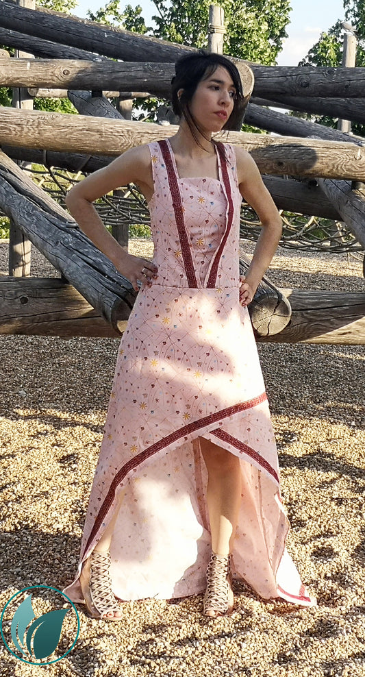Vestido largo estampado con detalles en encaje granate